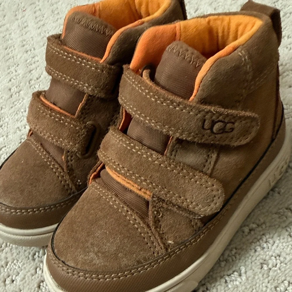 Ugg Kids Rennon ii Brown Suede Velcro Sneakers with Orange Lining